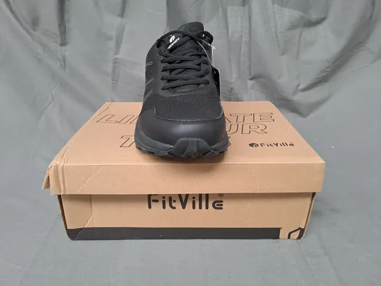 BOXED PAIR OF FITVILLE ALL TRACTION TRAIL RUNNING SHOES IN BLACK UK SIZE 11