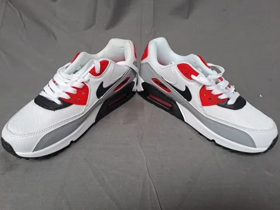 BOXED PAIR OF NIKE AIR MAX 90 SHOES IN WHITE/GREY/RED/BLACK UK SIZE 7