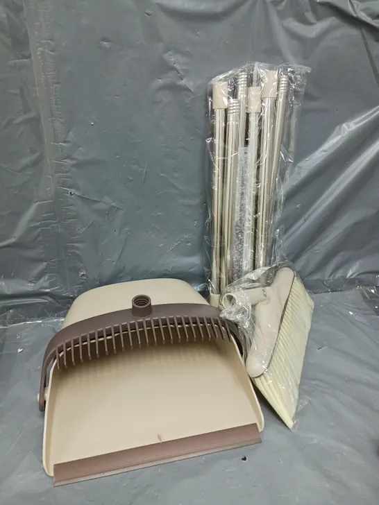 EXTENDABLE DUSTPAN & BRUSH IN BEIGE