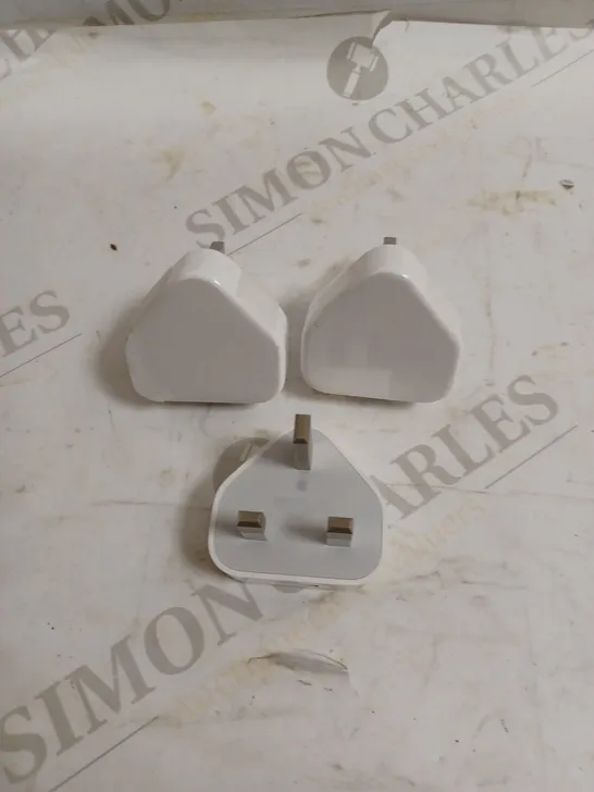 APPROXIMATELY 215 APPLE PLUGS USB 5W