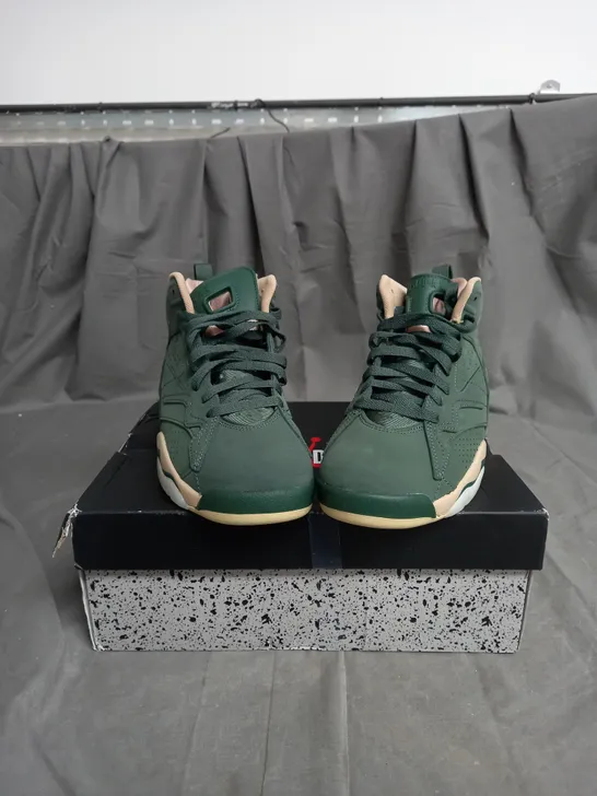 BOXED PAIR OF WOMEN'S JORDAN MVP GALACTIC JADE DESERT SAIL SNEAKERS SIZE 5.5