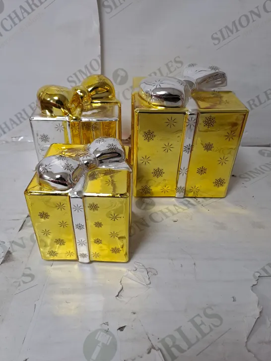 SET OF 3 GOLD PRESENT DECORATION LIGHTS 