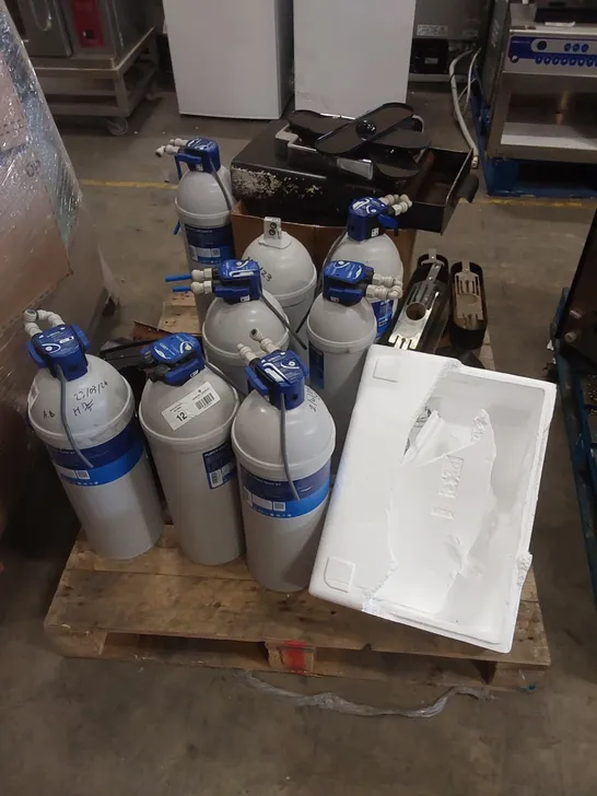 PALLET OF BRITA C1100 WATER FILTERS AND COMMERCIAL COFFEE MACHINE PARTS & PIECES