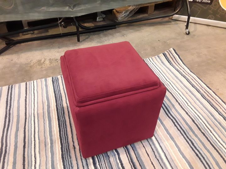 MADE RED FABRIC STORAGE CUBE FOOTSTOOL 3179166Simon Charles Auctioneers