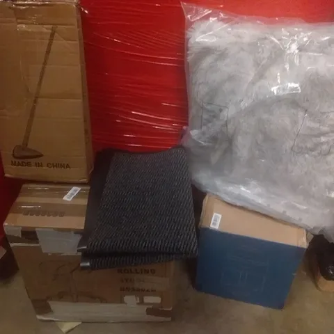 PALLET OF ASSORTED ITEMS INCLUDING AIR FRYER, FLOOR MOP, DOOR MAT, ROLLING STOOL, RUG