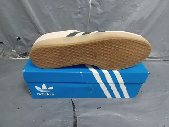 BOXED PAIR OF ADIDAS ORIGINALS GAZELLE TRAINERS - SIZE 10 RRP £80