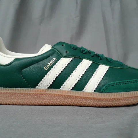 BOXED PAIR OF ADIDAS SAMBA OG SHOES IN GREEN/WHITE UK SIZE 5