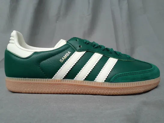 BOXED PAIR OF ADIDAS SAMBA OG SHOES IN GREEN/WHITE UK SIZE 5