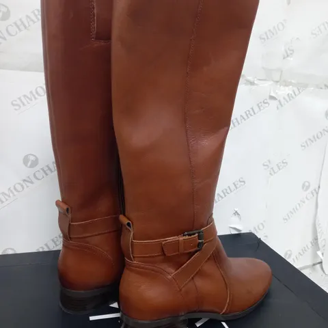 BOXED NATURALIZER HIGH KNEE BOOTS BROWN