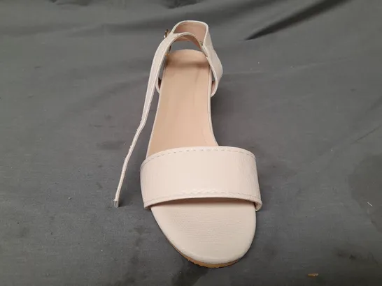 BOXED PAIR OF DESIGNER OPEN TOE BLOCK HEEL SANDALS IN BEIGE EU SIZE 37