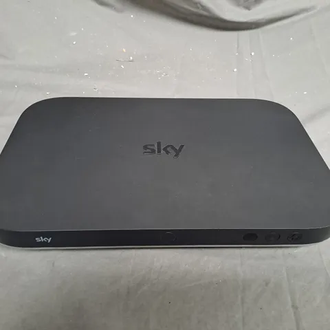 SKY Q BOX