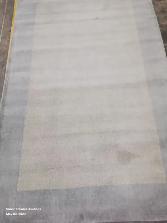 GREY VANDERVOOT HANDMADE TUFTED WOOL RUG IN SIZE 5'X8'