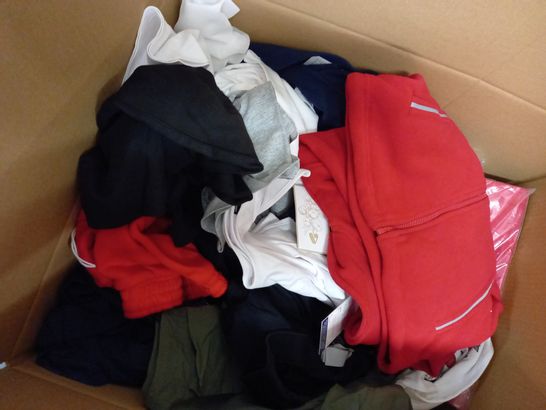 LOT OF APPROX 25 ASSORTED ITEMS OF CLOTHING IN VARYING STYLE'S/SIZES/COLOURS TO INCLUDE