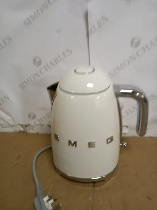 WHITE SMEG KETTLE 