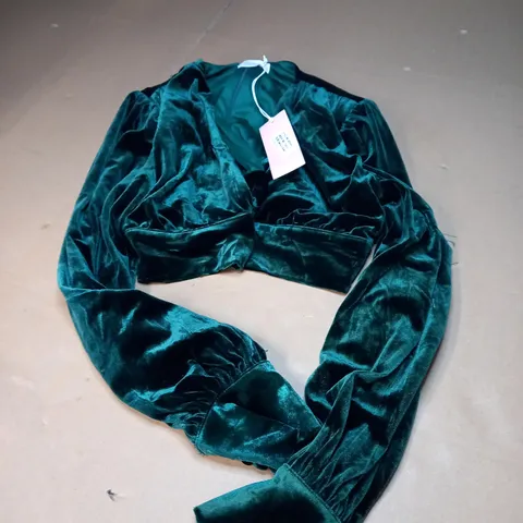 THE COLLECTIVE CROPTOP VELVET EFFECT IN EMERALD GREEN - UK 10