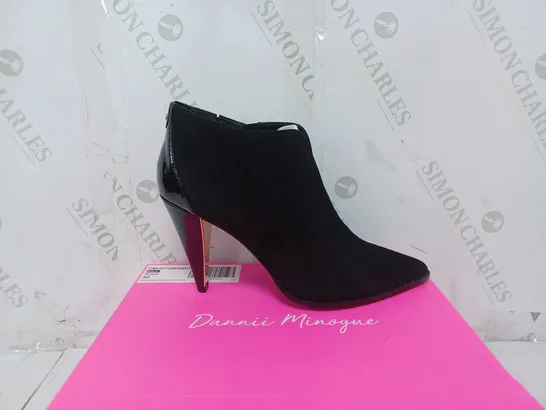 BOXED PAIR OF DANNII MINOGUE UPTOWN BOOTS IN BLACK SUEDE SIZE 7