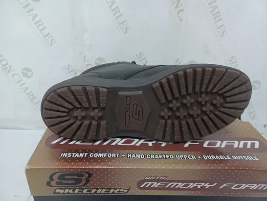 BOXED PAIR OF SKECHERS MENS LEATHER BOOTS IN CHOCOLATE - SIZE 8 