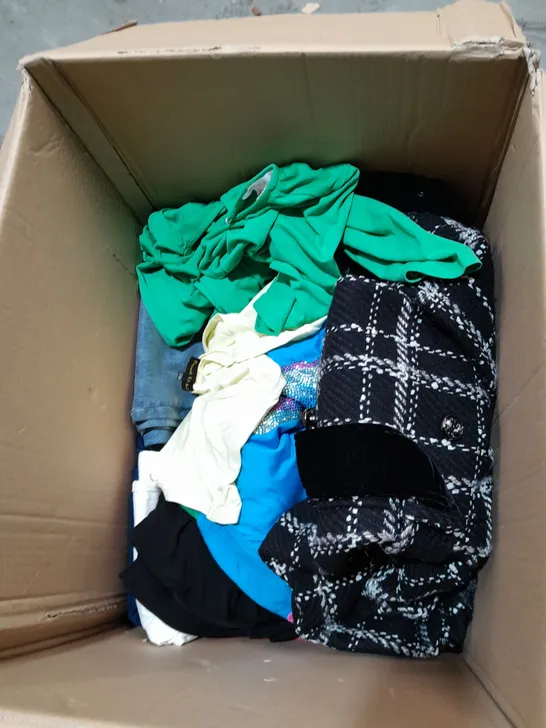 BOX OF ASSORTED WOMENS CLOTHING TO INCLUDE COATS, TOPS, JEANS ETC