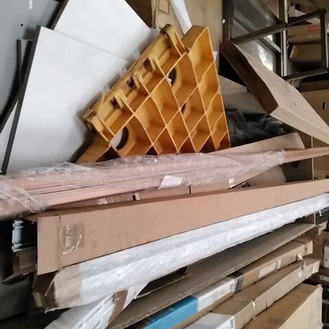PALLET OF ASSORTED ITEMS TO INCLUDE A ALARA POST KIT, A BENCH TOP AND ASSORTED FURNITURE PARTS