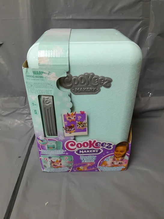 COOKEEZ MAKERY FREEZY CAKEZ PLAYSET RRP £39.99