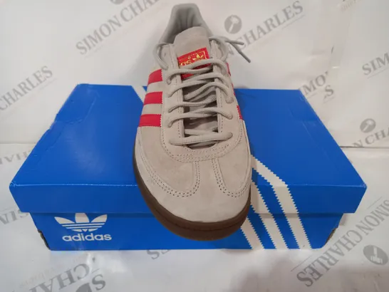 BOXED PAIR OF ADIDAS HANDBALL SPEZIAL SHOES IN GREY/RED UK SIZE 9