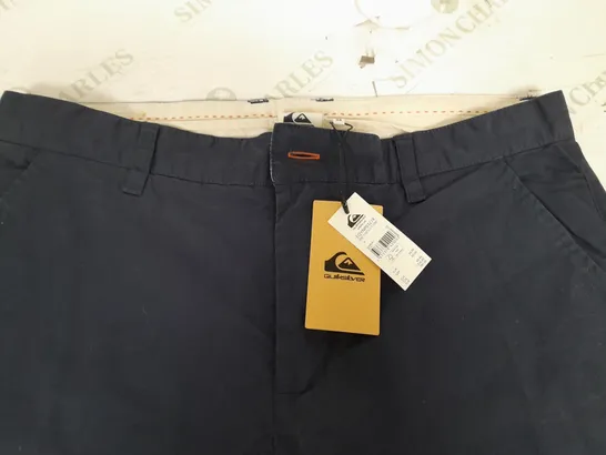 QUICKSILVER STRETCH CHINOS IN NAVY - 33