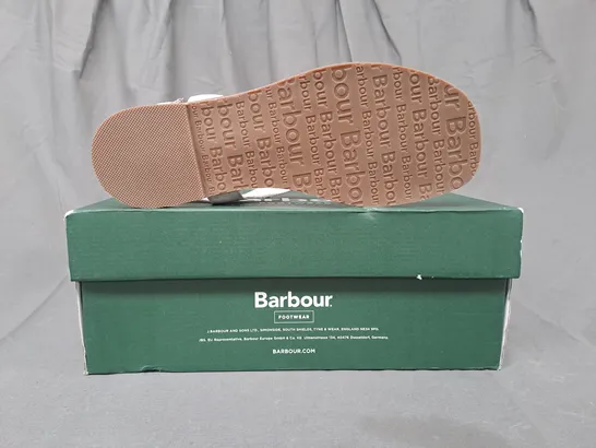 BOXED PAIR OF BARBOUR TOE-POST FLAT SANDALS IN WHITE SIZE 6