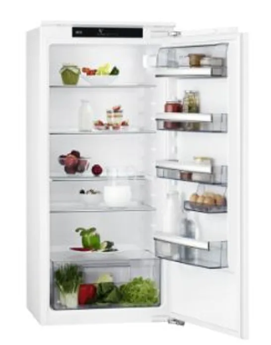 AEG 5000 SERIES INTEGRATED FRIDGE 205L Model SKB812F1AC RRP £817