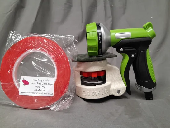 APPROXIMATELY 10 ASSORTED HOUSEHOLD ITEMS TO INCLUDE RED LINER TAPE, GARDEN HOSE NOZZLE, ETC