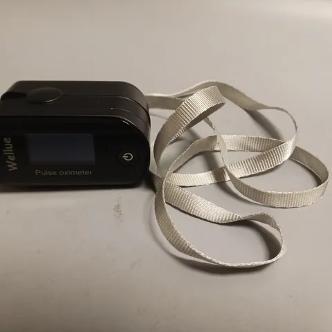 VIATOM PULSE OXIMETER CLIP-ON IN BLACK WITH SILVER LANYARD OLED DISPLAY MEASURES BLOOD OXYGEN LEVELS