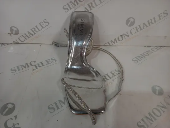 BOXED PAIR OF SIMMI LONDON OPEN TOE MID HEELED SANDALS IN METALLIC SILVER W. JEWEL EFFECT SIZE 5