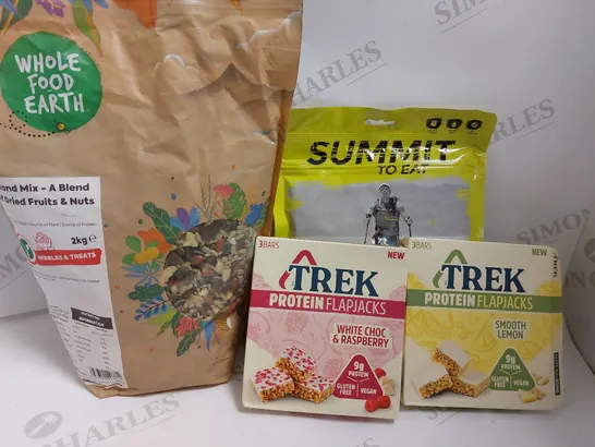 BOX OF APPROX 10 ITEMS TO INCLUDE TREK PROTEIN FLAPJACKS, SUMMIT TO EAT DRIED FOOD PACKS AND WHOLE FOOD EARTH ISLAND MIX