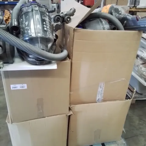 PALLET OF ASSORTED ITEMS, INCLUDING DYSON VACUUM CLEANERS  & PARTS, APPROXIMATELY 90 GDH TRAVEL CASES.