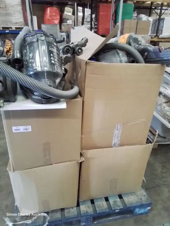 PALLET OF ASSORTED ITEMS, INCLUDING DYSON VACUUM CLEANERS  & PARTS, APPROXIMATELY 90 GDH TRAVEL CASES.