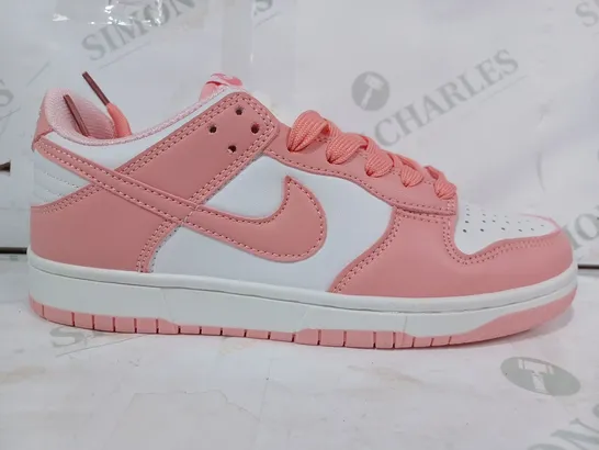 BOXED PAIR OF NIKE TRAINERS IN PINK/WHITE UK SIZE 4.5