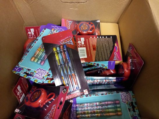 LOT OF APPROXIMATELY 150 KIDS STATIONERY ITEMS, TO INCLUDE PENCILS & BAG BUDDIES