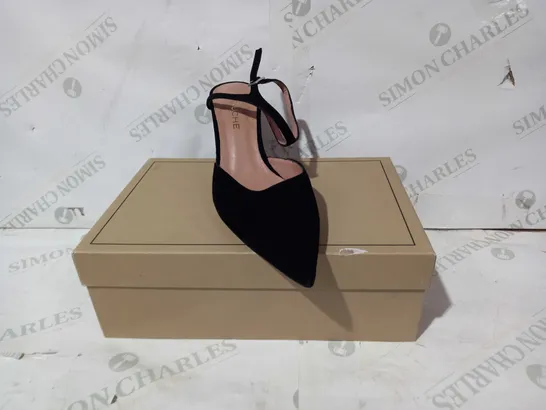 BOXED PAIR OF LATOUCHE HEELS IN BLACK EU SIZE 40