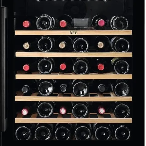 AEG 5000 SERIES BUILT-IN WINE CABINET, AWUS052B5B, 82 CM, 145 L CAPACITY, UNDER COUNTER WINE COOLER WITH EXTENDABLE WOODEN SHELVES, INTEGRATED WINE FRIDGE, LED DISPLAY