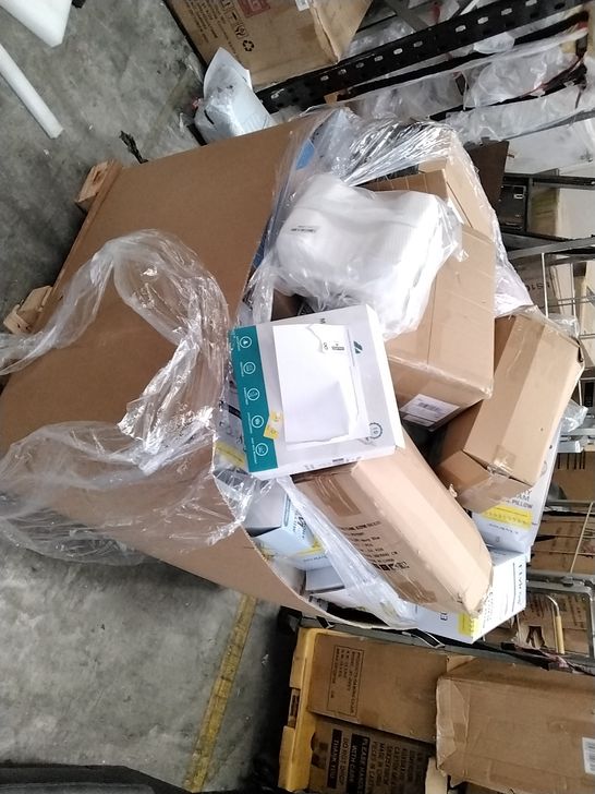 PALLET OF ASSORTED ITEMS TO INCLUDE: ELVIROS CERVICAL PILLOWS, KNEE PILLOW ETC