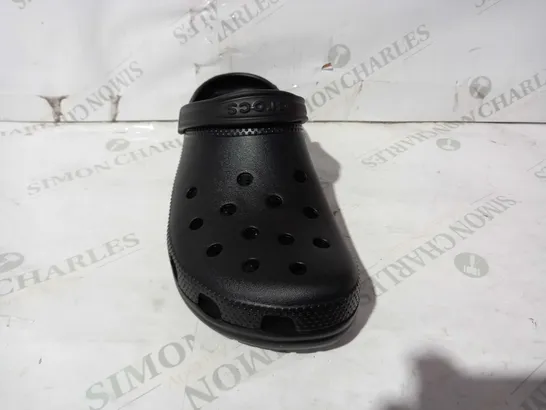 PAIR OF CROCS CLASSIC IN BLACK UK SIZE 13 