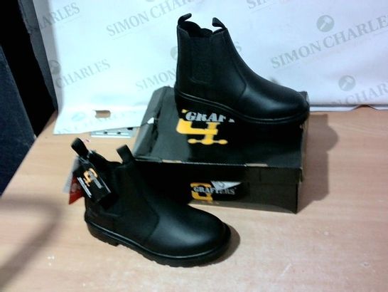 BOXED PAIR OF GRAFTERS SAFETY SHOES SIZE 8