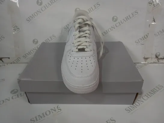 BOXED PAIR OF NIKE AIR FORCE 1 '07 SHOES IN WHITE UK SIZE 10