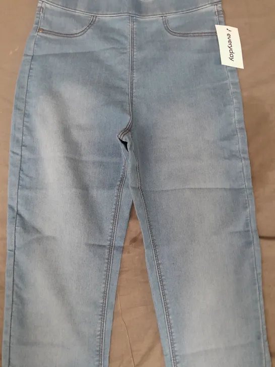 EVERYDAY PANTS IN BLUE SIZE 8