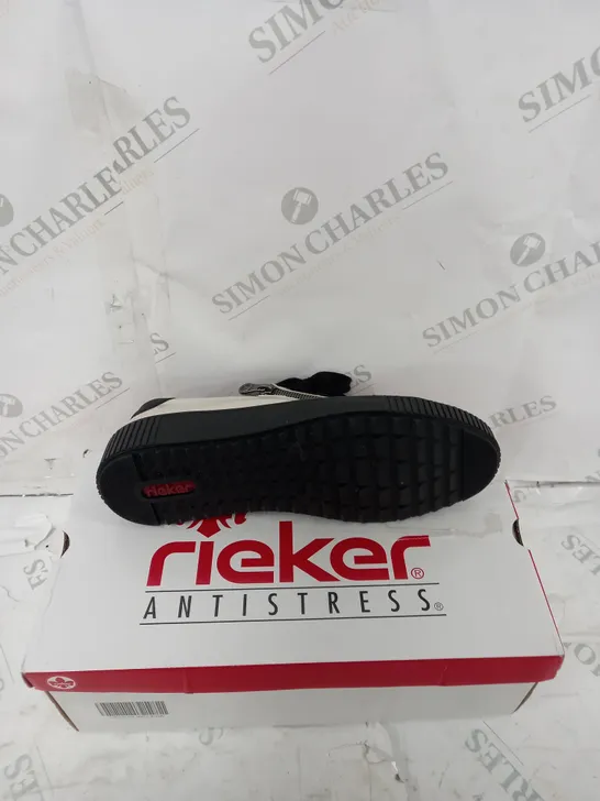 BOXED PAIR OF RIEKER SIDE ZIP CREAM BLOCK TRAINERS SIZE 6.5