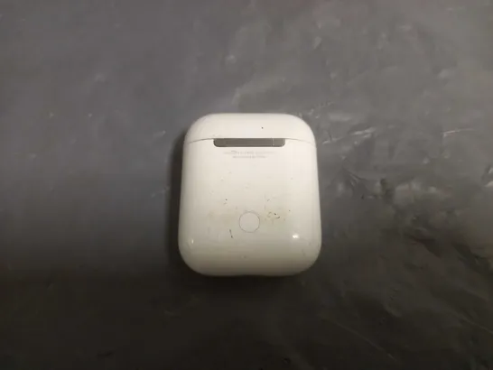 APPLE AIR PODS FIRST GEN IN WHITE 