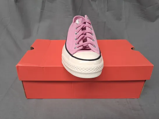 BOXED PAIR OF CONVERSE SHOES IN PINK UK SIZE 6.5