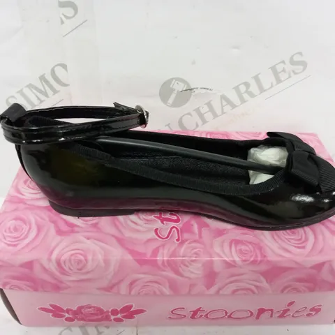 BALLET FLATS WITH STRAP IN BLACK PATENT SIZE 27