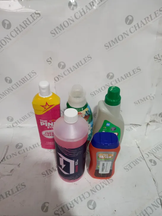 ASSORTED CLEANING PRODUCTS TO INCLUDE; CREAM CLEANER , SURF WASHER , SNOW FOAM 