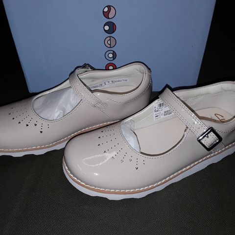 BOXED PAIR OF CLARK'S CROWN JUMP SHOES IN BLUSH - UK 12.5