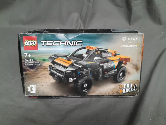 LEGO - TECHNIC - NEOM MCLAREN EXTREME E TEAM - 42166